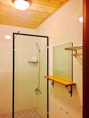 Family Duplex, Multiple Beds, Non Smoking, Garden View | Bathroom | Shower, free toiletries
