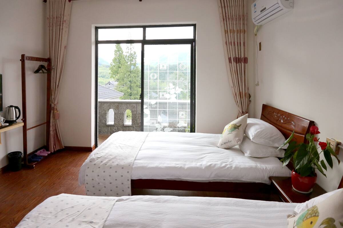 Habitación con 2 camas individuales | Escritorio y wifi gratis