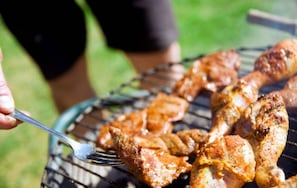 Se sirven desayunos, almuerzos, cenas y cocina local