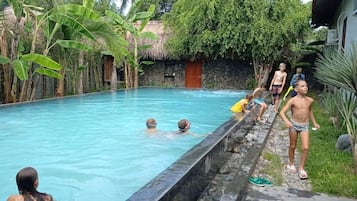 Utomhuspool