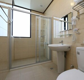 Standard Double Room | Bathroom - G9 Bed and Breakfast (Luodong)