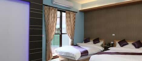 Standard Quadruple Room | Desk, blackout curtains, free WiFi