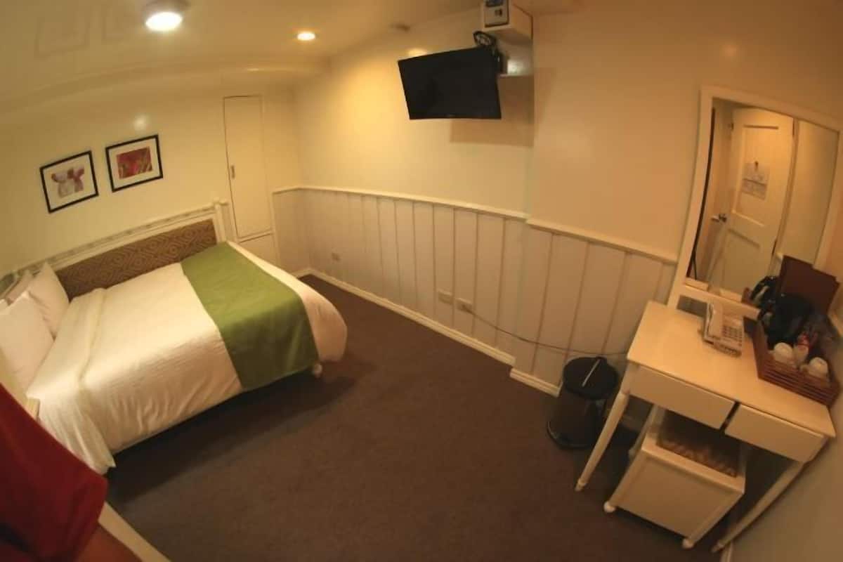 Minibar, värdeförvaringsskåp på rummet och individuell inredning