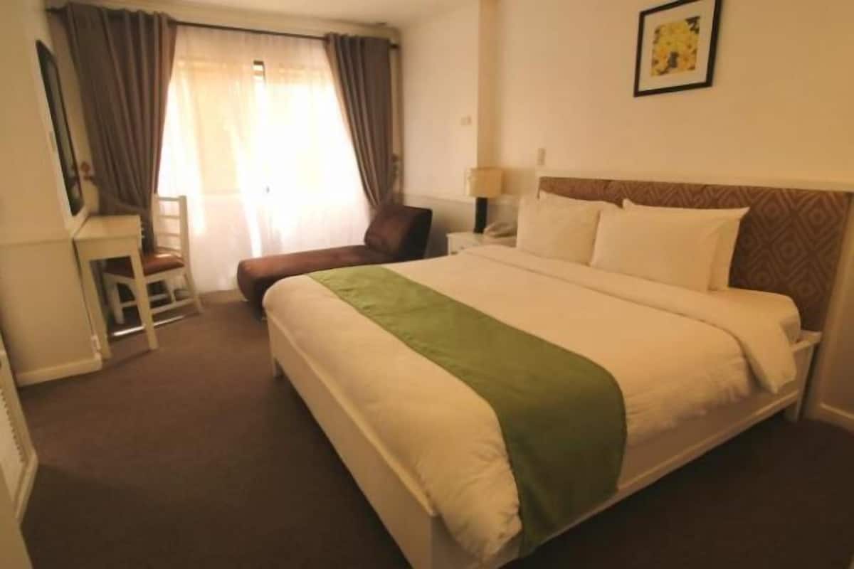 Minibar, värdeförvaringsskåp på rummet och individuell inredning