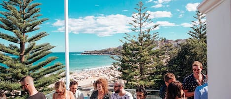 Beach nearby, beach towels, 2 beach bars