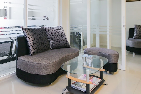 Coin salon dans le hall
