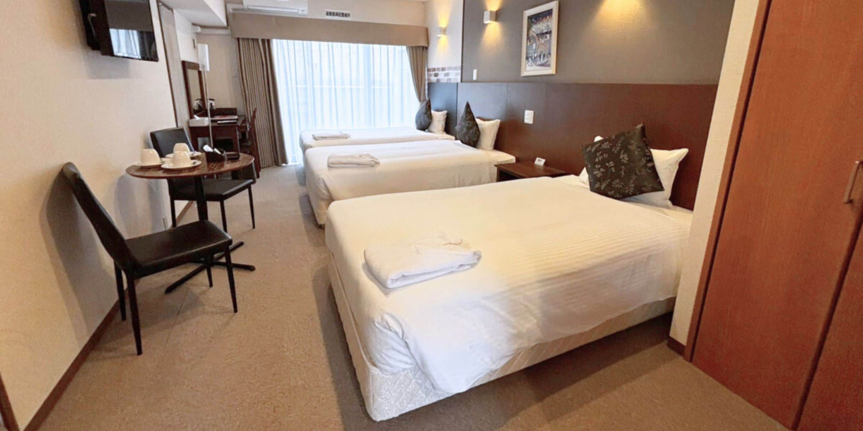 Dreibettzimmer, Nichtraucher (Condominium Type) | Verdunkelungsvorhänge, kostenloses WLAN, Bettwäsche, Rollstuhlgeeignet