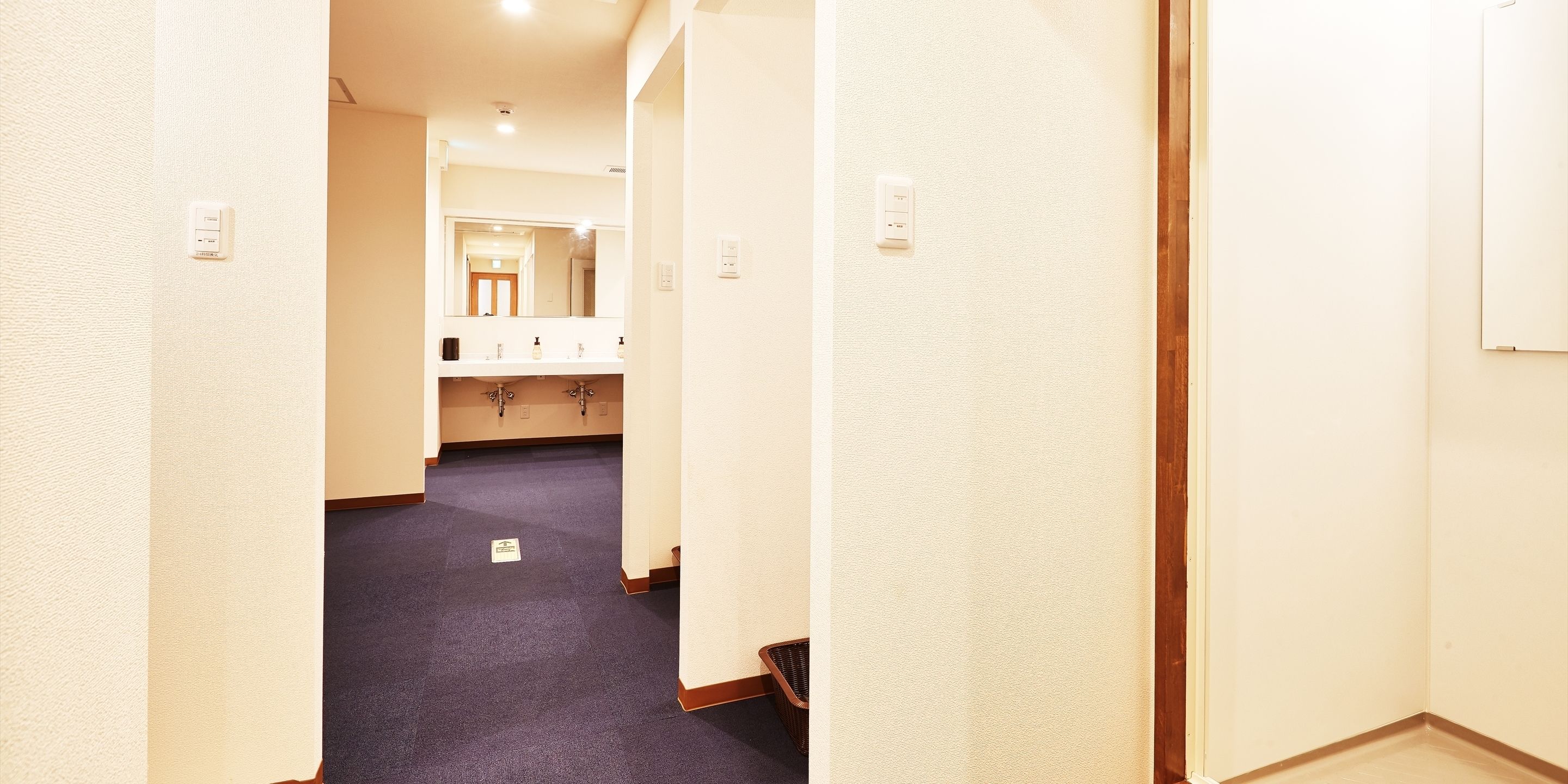 (cabin type) single room for men | 1 bedroom, blackout curtains, free wifi, bed sheets