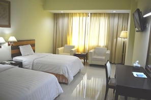 Desk, free WiFi - Nagoya Plasa Hotel (Batam)