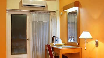 Habitación estándar doble, balcón | Servicio de la habitación