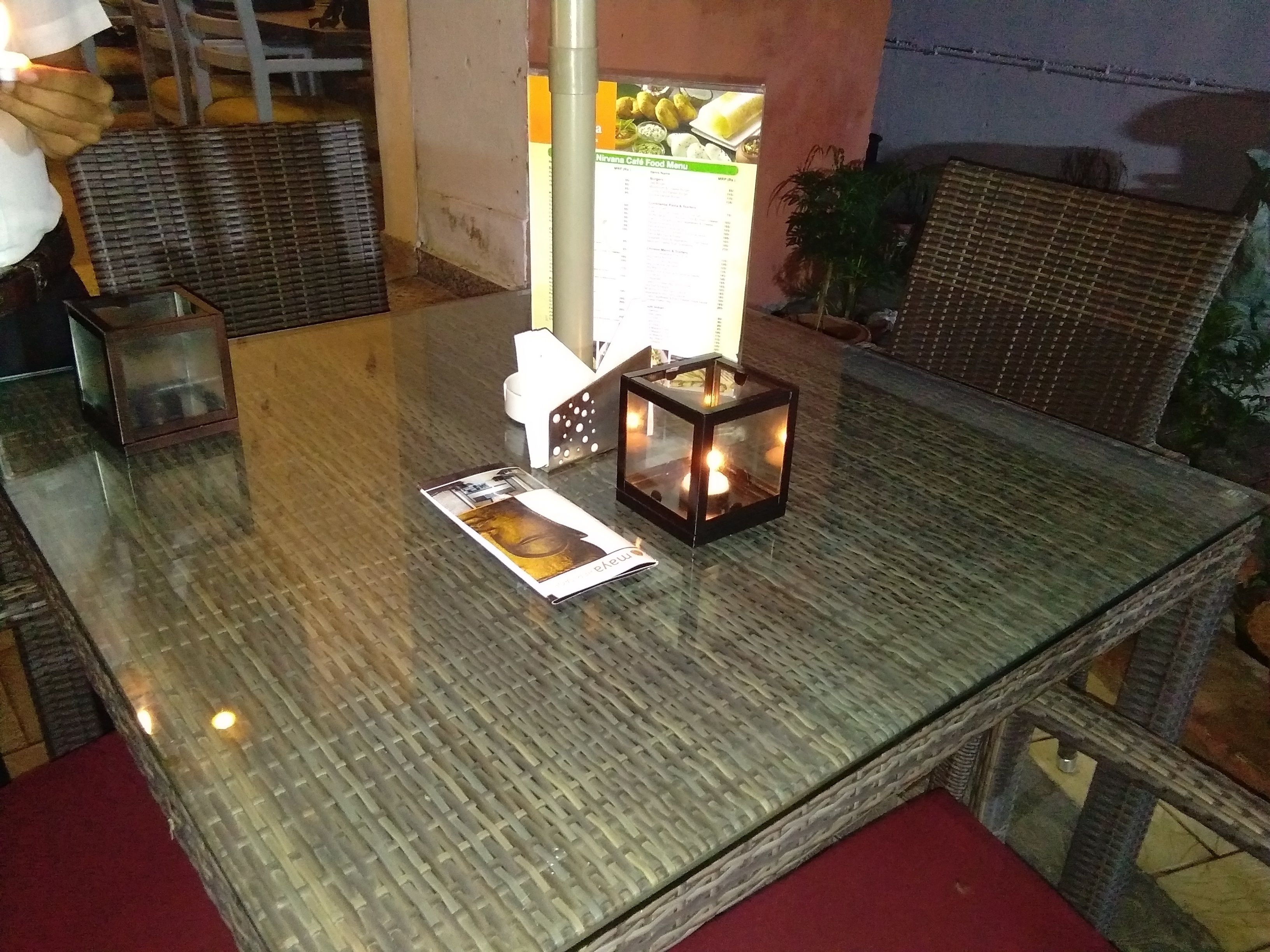 2 restaurants, breakfast, lunch, dinner served; international cuisine