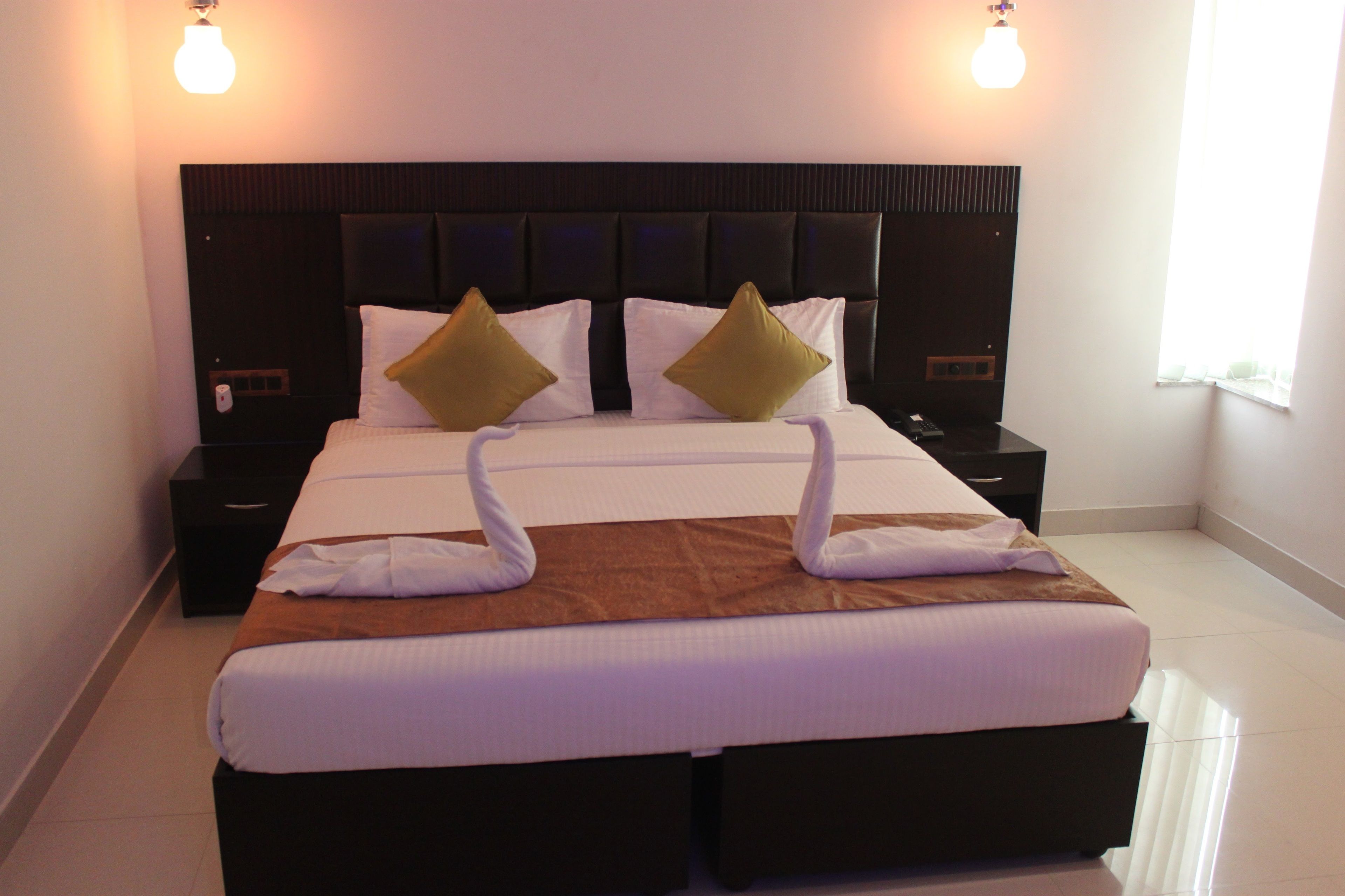 deluxe double room single use, 1 bedroom | minibar, in-room safe, desk, soundproofing