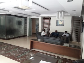 Lobby sitting area - Sandesh Kingston by Agira Hotels (Bengaluru)