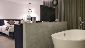 Aroma Suite | Premium bedding, minibar, in-room safe, desk - Aroma Angkor Boutique Hotel (Siem Reap)