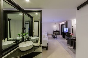 Bathroom sink - Aroma Angkor Boutique Hotel (Siem Reap)