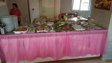 Free daily buffet breakfast