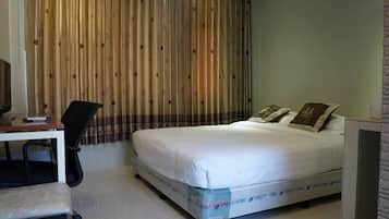 Habitación Deluxe con 1 cama doble o 2 individuales | Minibar, caja fuerte, escritorio y wifi gratis