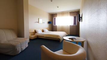 Chambre Triple Confort | Fer et planche à repasser, lits pliants/supplémentaires, Wi-Fi gratuit