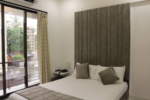 Premium bedding, iron/ironing board, rollaway beds, free WiFi