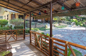 Sampaguita Studio | Terrace/patio