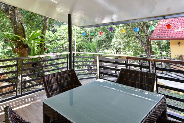 Deluxe Studio Suite, 2 Queen Beds | Terrace/patio