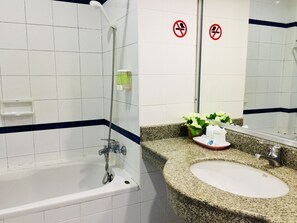 Free toiletries, hair dryer, slippers, towels - Krabi Golden Hill Hotel (Krabi)