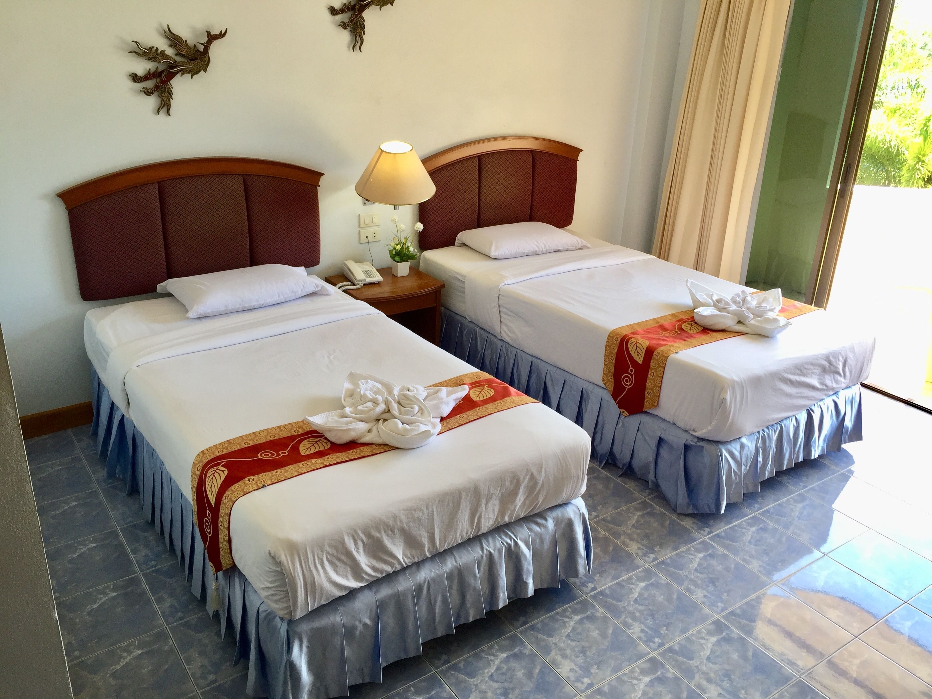 standard twin room | in-room safe, free wifi