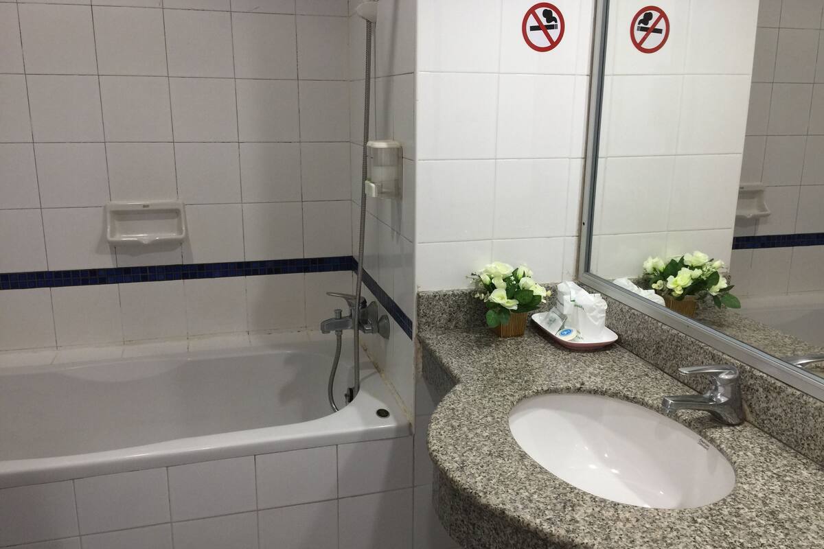 deluxe twin room | bathroom | free toiletries, hair dryer, slippers, towels