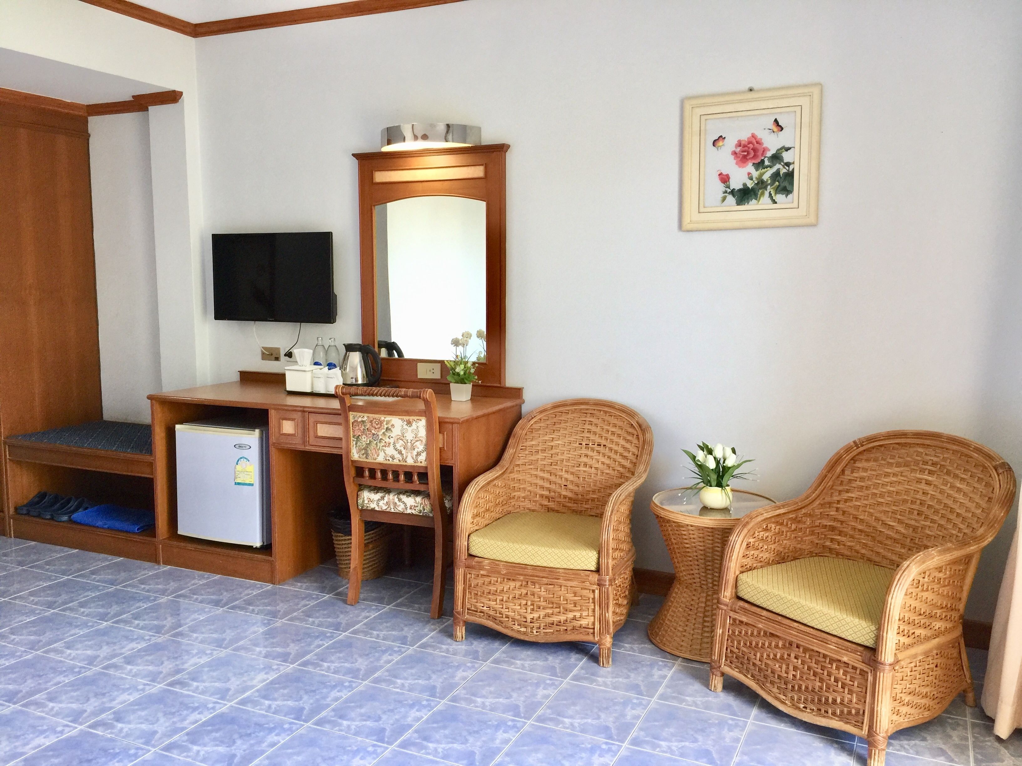 deluxe triple room | living area | tv