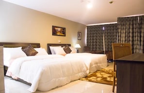 Suite Deluxe | Caja fuerte, cunas (de pago), wifi gratis