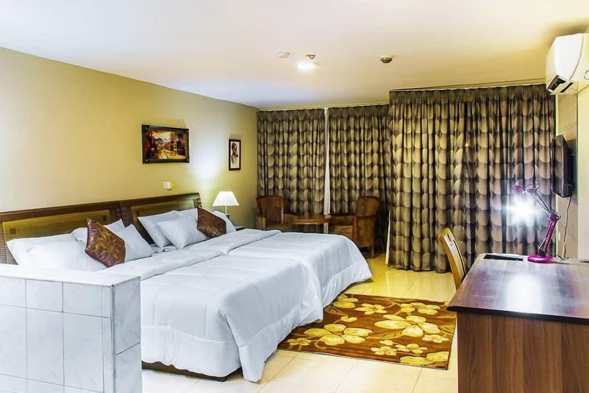 Deluxe Suite