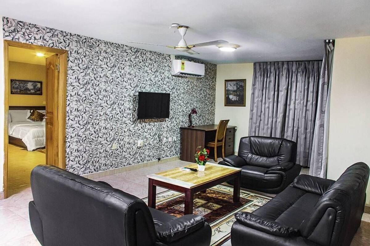 Suite – executive | Oppholdsområde | Flatskjerm-TV