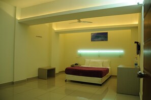 Camas com colchões de espuma com sistema de memória, cofres nos quartos