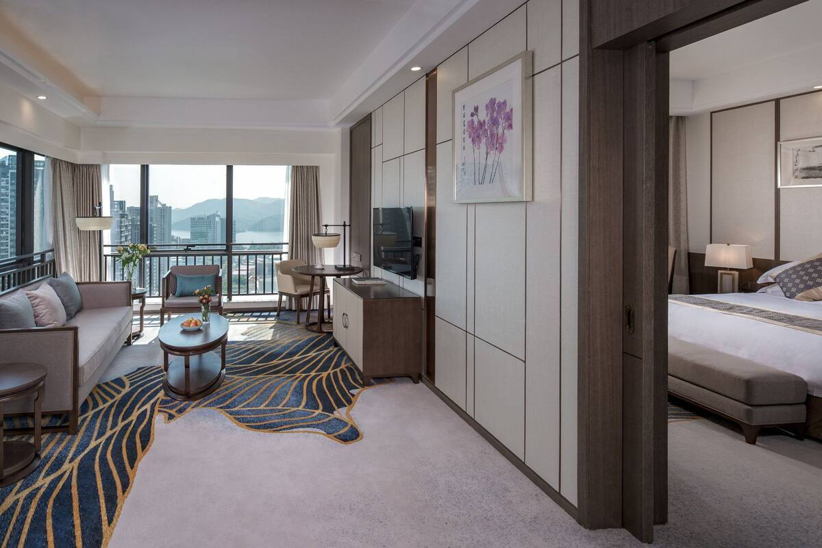 Sea View Suite | Desk, blackout drapes, iron/ironing board (on request)