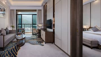 Mountain View Suite | Living area | TV