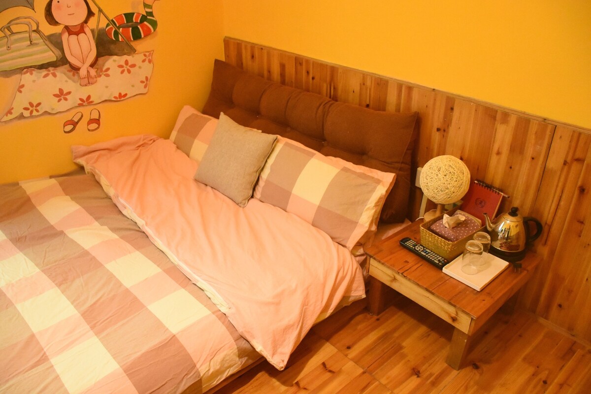 Escritorio, cortinas blackout y wifi gratis 