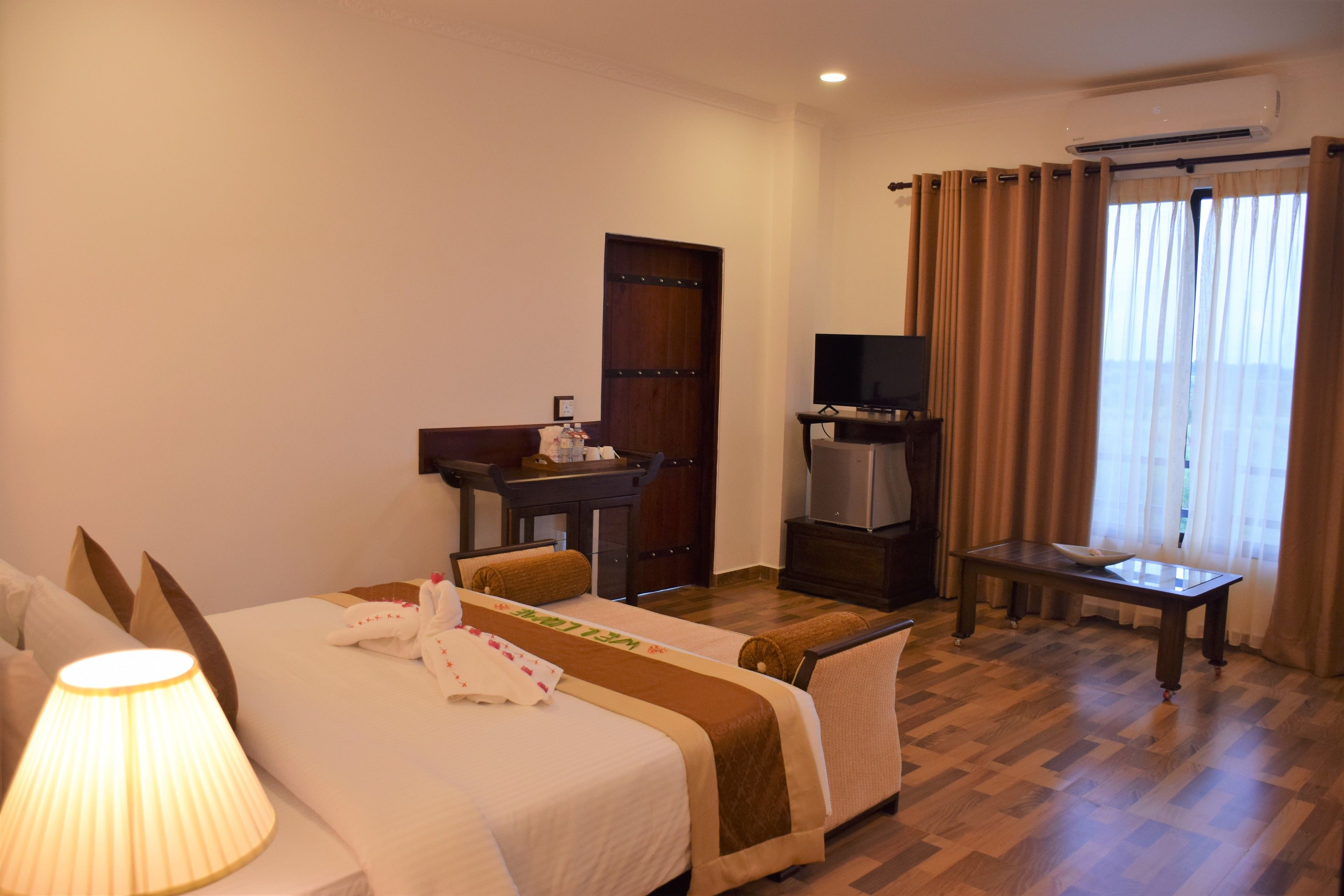 superior deluxe double | minibar, in-room safe, desk, soundproofing