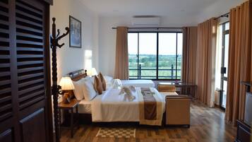 ミニバー、セーフティボックス (室内)、デスク、防音設備