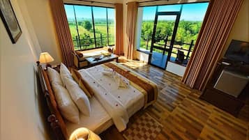 Superior Deluxe Double Room with Lake View and Free 3 Hour Safari