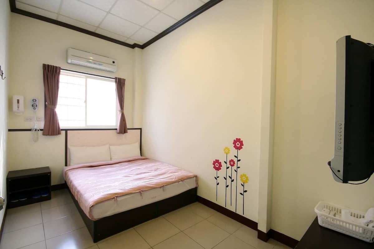 Basic Double Room, Shared Bathroom