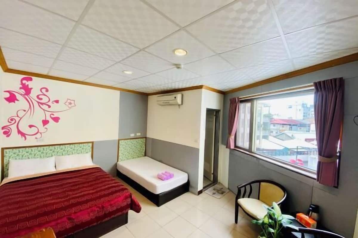 Blackout drapes, WiFi (free), bed sheets