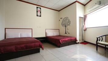 Family Quadruple Room | Blackout drapes, free WiFi, bed sheets