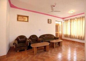 Lobby sitting area - Hotel Stendel (Leh)