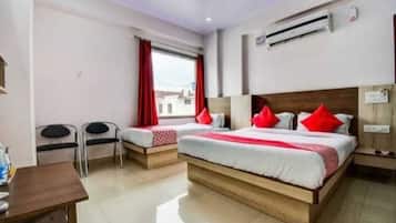 Triple Room, 1 Bedroom, Smoking, City View | Premium bedding, down duvets, Select Comfort beds, desk