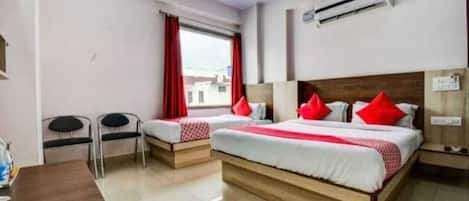 Chambre Triple, 1 chambre, fumeur, vue ville