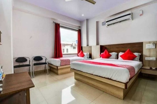 Triple Room, 1 Bedroom, Smoking, City View | Premium bedding, down comforters, Select Comfort beds, desk
