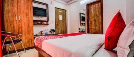 Deluxe Double Room | Premium bedding, down comforters, Select Comfort beds, desk