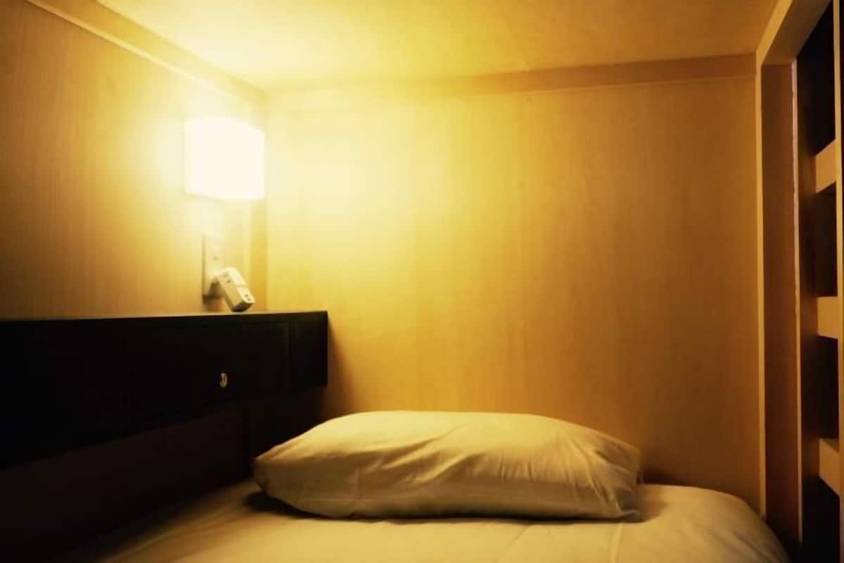 In-room safe, blackout curtains, free WiFi, bed sheets