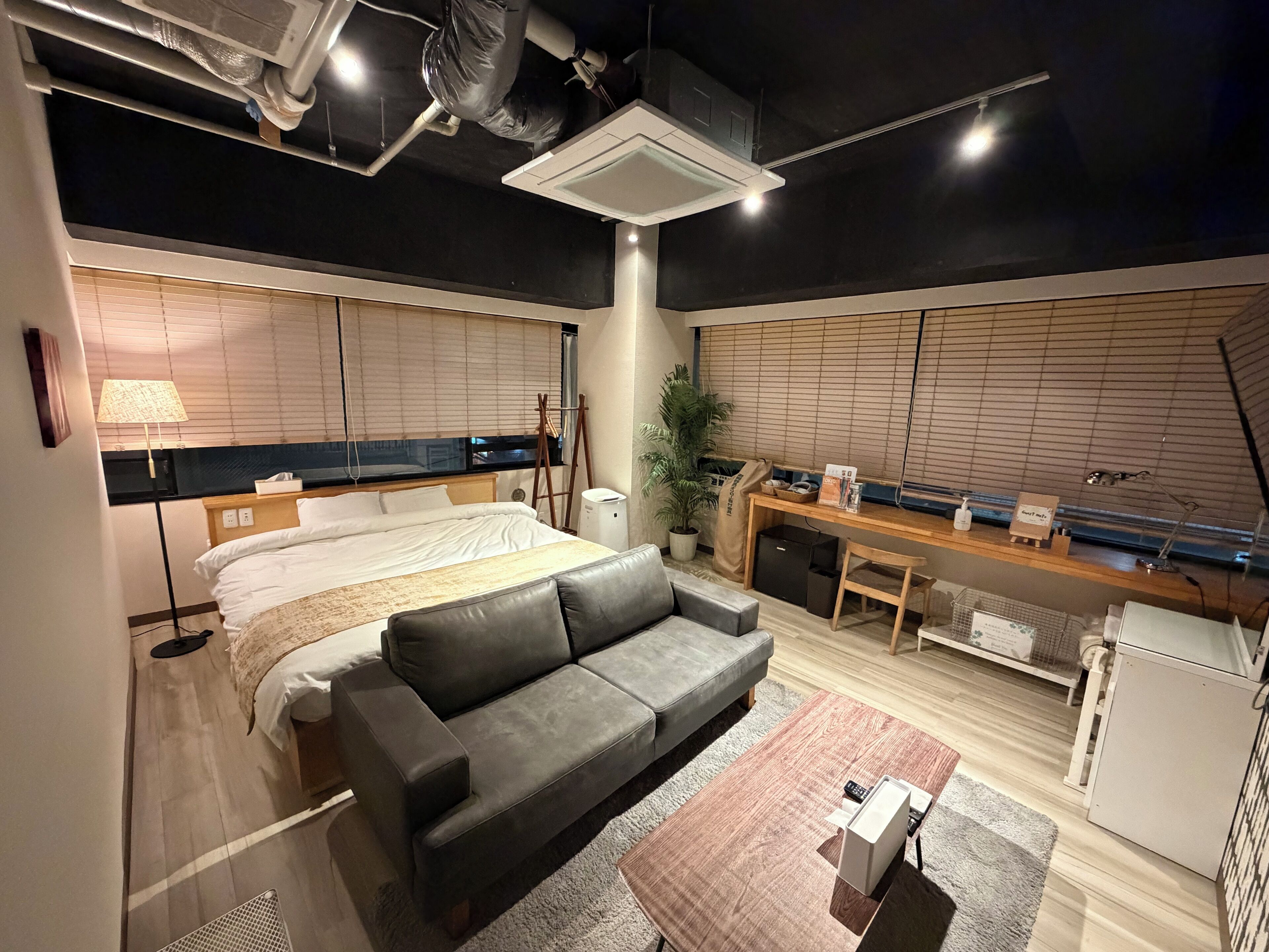 ダブルルーム | セーフティボックス (室内)、遮光カーテン、WiFi (無料)、ベッドシーツ