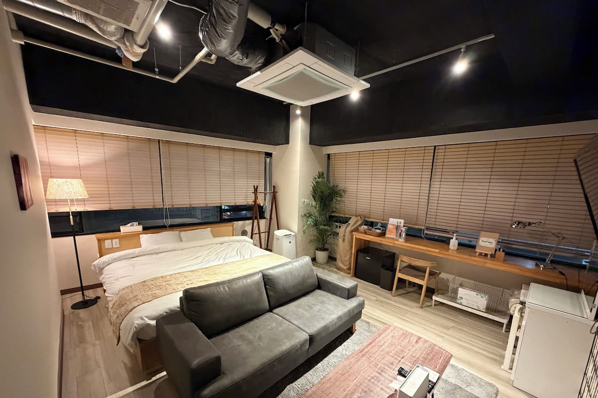 Dobbeltrom | Safe på rommet, blendingsgardiner, wi-fi (inkludert) og sengetøy